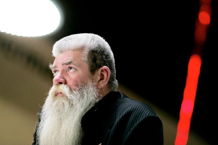 Kunstneren Ingvar Cronhammar er kendt for sine monumentale værker i stål. Nu er én af hans mange skulpturer på mystisk blevet sendt til skrot i Odense.  