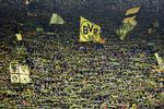 Signal Iduna Park vil også lørdag være klædt i sort og gult, når hjemmeholdet kæmper om en plads i Champions League med Hoffenheim. 