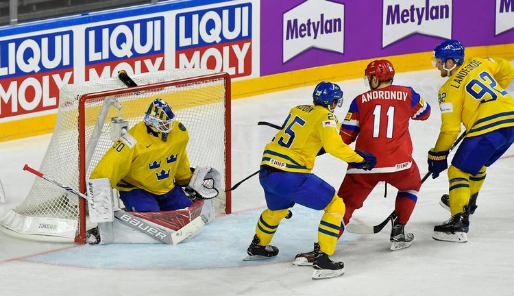 Sergei Andronov fik udlignet i VM's åbningskamp, som gav Rusland 2 point og Sverige 1. 