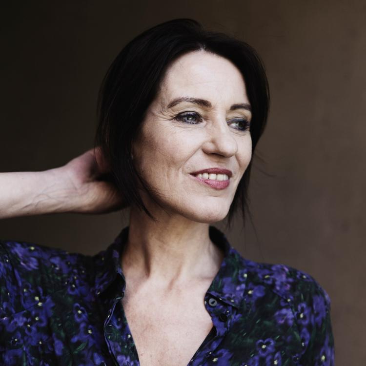 'Corinna og jeg' er ifølge anmelderen ikke digterkunst. Til gengæld er det interessant, at den prostituerede finder sin egen stemme.  