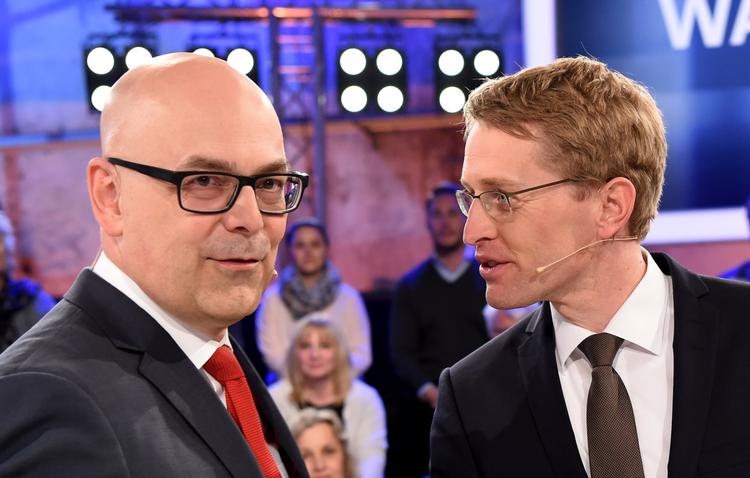 
Valget i Schlesvig-Holsten bliver er spændende og tæt opløb mellem disse to herrer, den nuværende ministerpræsident Torsten Alsig (tv) og CDU's 
 Daniel Günther, der håber at overtage magten. 