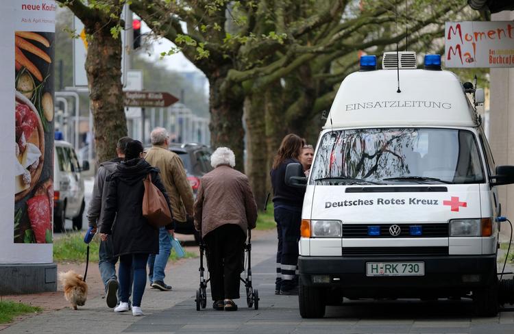 Omkring 50.000 mennesker er i dag blevet evakueret fra den nordlige del af Hannover.  