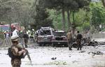 Selvmordsbombe. Ved det senesteangreb 3. maj på Nato-tropper i det centrale Kabul mistede otte civile livet, mens tre soldater blev såret. mens soldaterne typisk er godt beskyttet i kraftigt pansrede biler, så går de hyppige angreb hårdt ud over tilfældige forbipasserende.
 