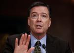 FBI-direktør James Comey troede, det var en practical joke, da han under en tale til sine ansatte i Los Angeles så et tv vise nyheden om, at Trump havde fyret ham. Det var det ikke. 