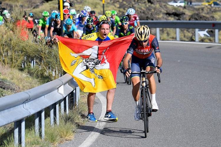 Vincenzo Nibali prøvede forgæves at angribe på Etna, og nu må han undvære sin spanske hjælper Javier Moreno resten af løbet. Foto: La Presse-D'Alberto/Frerrari. 