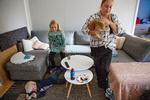 Børn af enlige forældre på kontanthjælp ligger knap 20 procent lavere i dansk og matematik end den gennemsnitlige elev i 6. klasse.  