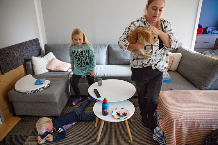 Børn af enlige forældre på kontanthjælp ligger knap 20 procent lavere i dansk og matematik end den gennemsnitlige elev i 6. klasse.  