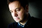 Christoffersen Guldbrandsen er uddannet journalist og har arbejdet for både TV2 Nyhederne og Politiken, inden han begyndte at lave dokumentarfilm. 