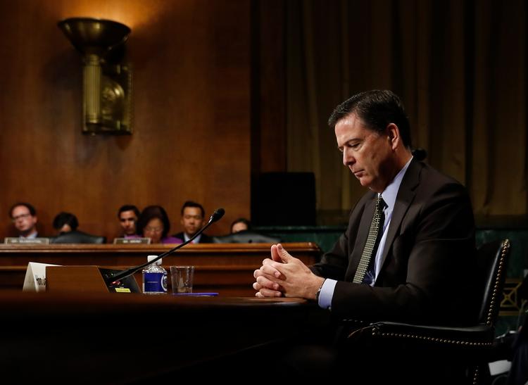 Hvis Donald Trump forsøger at placere en af sine egne støtter i FBI-direktørstolen i stedet for fyrede James Comey, kan det udløse en stor politiske krise i USA 
