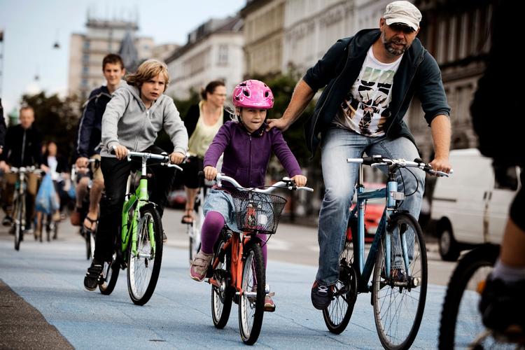 Det er især de yngre cyklister, der bruger hjelm, viser tal fra Rådet for Sikker Trafik. Arkivfoto. 