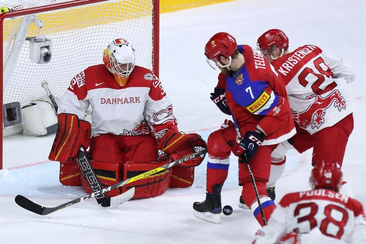 VM-debutaten George Sørensen stod en god kamp mod Rusland gennem to perioder, men til slut måtte den danske målmand bøje sig fra de russiske skytter. 