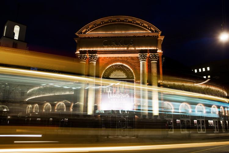 Flere og flere danske ejendomme bliver købt af virksomheder fra den anden side af Øresund. Svenskerne har købt danske kvadratmeter, der svarer til 44 gange arealet på Københavns Rådhus. 