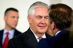 Anders Samuelsen (med ryggen til) mødtes allerede med sin amerikanske kollega Rex Tillerson til Nato-topmødet i marts. Torsdag mødtes de bilateralt i en halv time i forbindelse med Arktisk Råds møde i Alaska. 