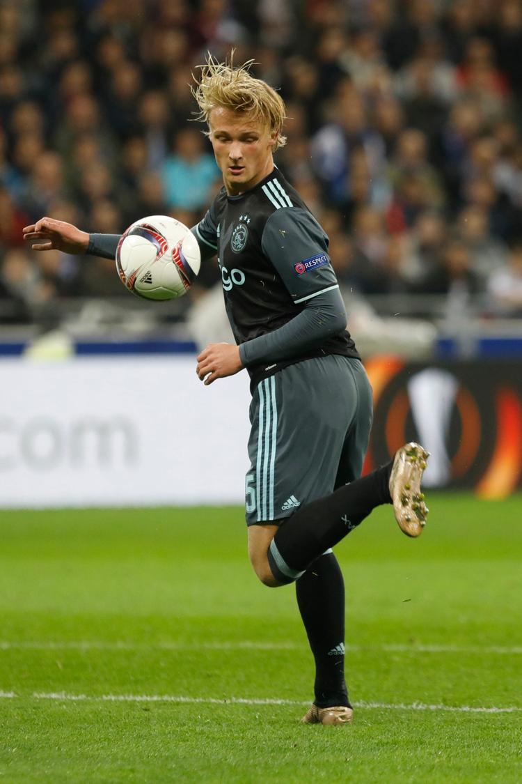 Kasper Dolberg, der står over for sin første landskamp fra start, bliver fulgt af mange klubber, der er imponeret af hans sæson-præstation. 