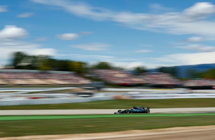 Lewis Hamilton kørte hurtigst af alle i kvalifikationen til det spanske grandprix og starter i poleposition. 