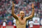 Arjen Robben blev Bayerns store helt, da han scorede sejrsmålet i sidste minut. Det blev fejret i bar overkrop. 