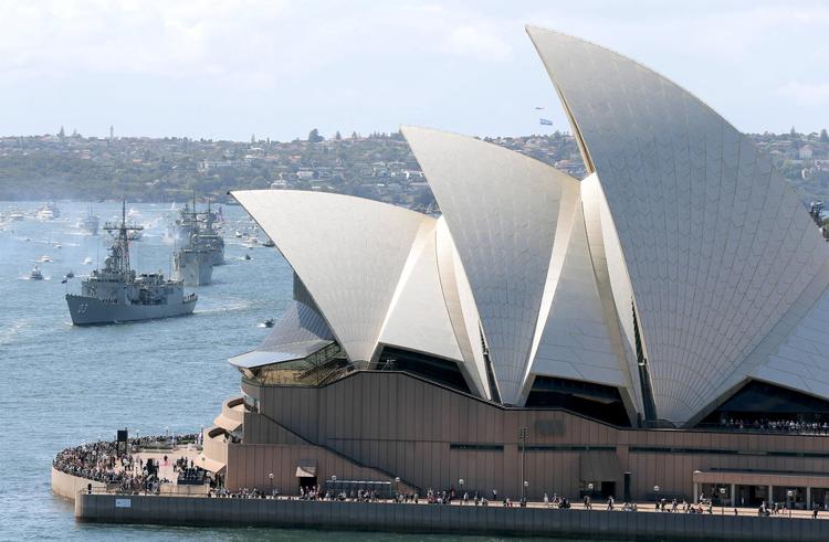 Hvert år besøger 8 millioner mennesker operahuset i Sydney, mens 1,5 millioner årligt indløser billet til en forestilling.  