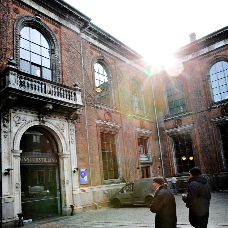 Lørdag 20. maj udgiver Danmarks litterære avis, Københavnske Istidende, deres nyeste nummer på Kunsthal Charlottenborg. Det bliver noget med gratis øl, mad og fest.  