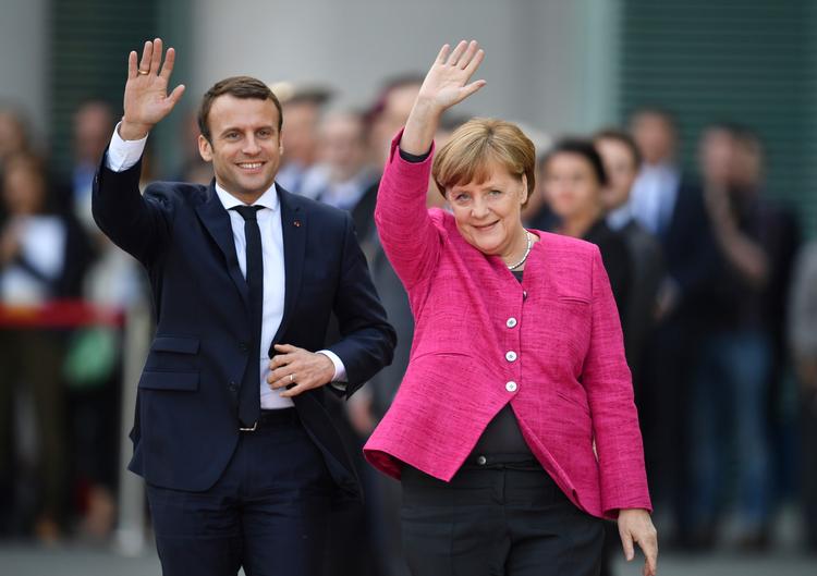 Den nyvalgte franske præsident, Emmanuel Macron og den tyske kansler Angela Merkel. 