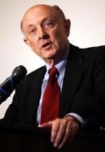 Tidligere CIA-chef James Woolsey her fotograferet under en konference i 2006.   (AP Photo) 