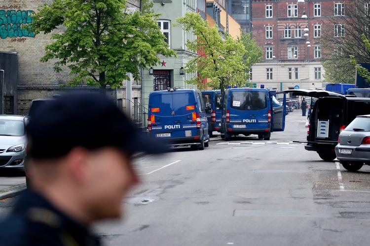 Politirazzia mod BZ-kollektivet i Baldersgade. 25 blev anholdt. 