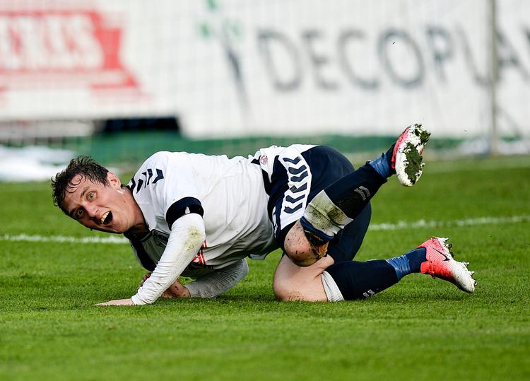 Morten 'Duncan' Rasmussen kunne heller ikke helt selv tro det, men han lykkedes til sidst med at score et besynderligt mål, da AGF onsdag aften besejrede Esbjerg 3-1.  