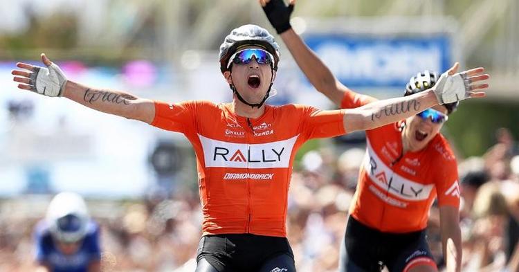 Evan Huffman og holdkammeraten Rob Britton jubler over dobbeltsejren på 4. etape i Tour of California. Foto: Getty Images for Amgen Tour of California. 