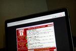 Sådan så det ud på computerskærme verden over, hvis de var blevet ramt af WannaCry-angrebet: På forskellige sprog (her kinesisk) fik de at vide, at de ville miste deres filer, hvis de ikke betalte 300 dollars i bitcoins. Metoden peger på en gruppe, der forbindes med Nordkorea, men man skal passe på med at drage håndfaste konklusioner, mener eksperter. 