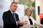 Som daværende finansminister havde Bjarne Corydon hovedansvaret for den tidligere regerings salg af Dong-aktier. 