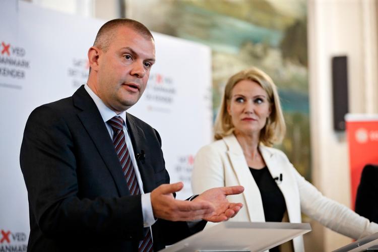 Som daværende finansminister havde Bjarne Corydon hovedansvaret for den tidligere regerings salg af Dong-aktier. 
