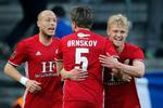 Lyngbys Martin Ørnskov har bragt sit hold foran mod Brøndby, og holdkammeraterne Michael Lumb og Jens Odgaard jubler om kap med målscoreren. 
 