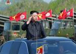 Nordkoreas diktator, Kim Jong-un, under militærparade for nylig. 