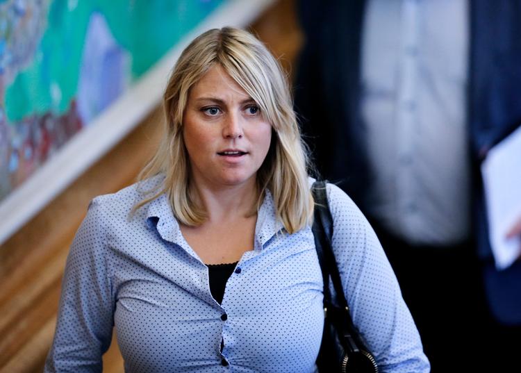 »Vi skal sørge for, at de ikke frit kan bevæge sig rundt om natten. Det er en meget stor overraskelse for mig, at der ikke for længst er strammet på vilkårene for unge asylansøgere, siger Trine Bramsen. 