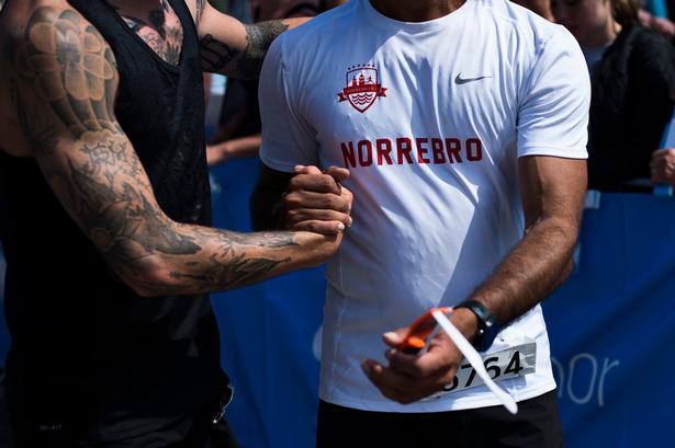 Kl. 9.30 i morges lød startskuddet til Copenhagen Marathon 2017. Solen skinnede fra en skyfri himmel, og 8.100 løbere nåede hele vejen til målstregen.  