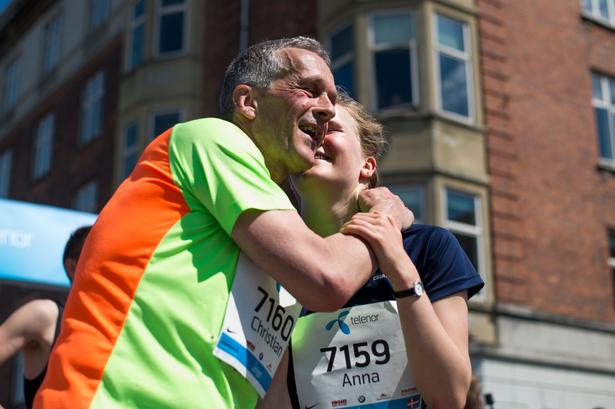 Kl. 9.30 i morges lød startskuddet til Copenhagen Marathon 2017. Solen skinnede fra en skyfri himmel, og 8.100 løbere nåede hele vejen til målstregen.  