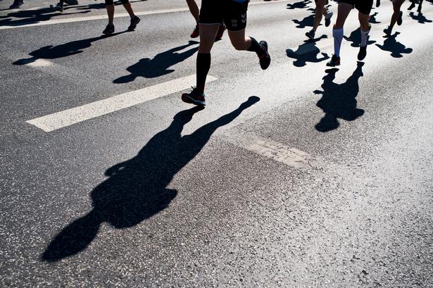 Kl. 9.30 i morges lød startskuddet til Copenhagen Marathon 2017. Solen skinnede fra en skyfri himmel, og 8.100 løbere nåede hele vejen til målstregen.  Janus Engel/POLFOTO