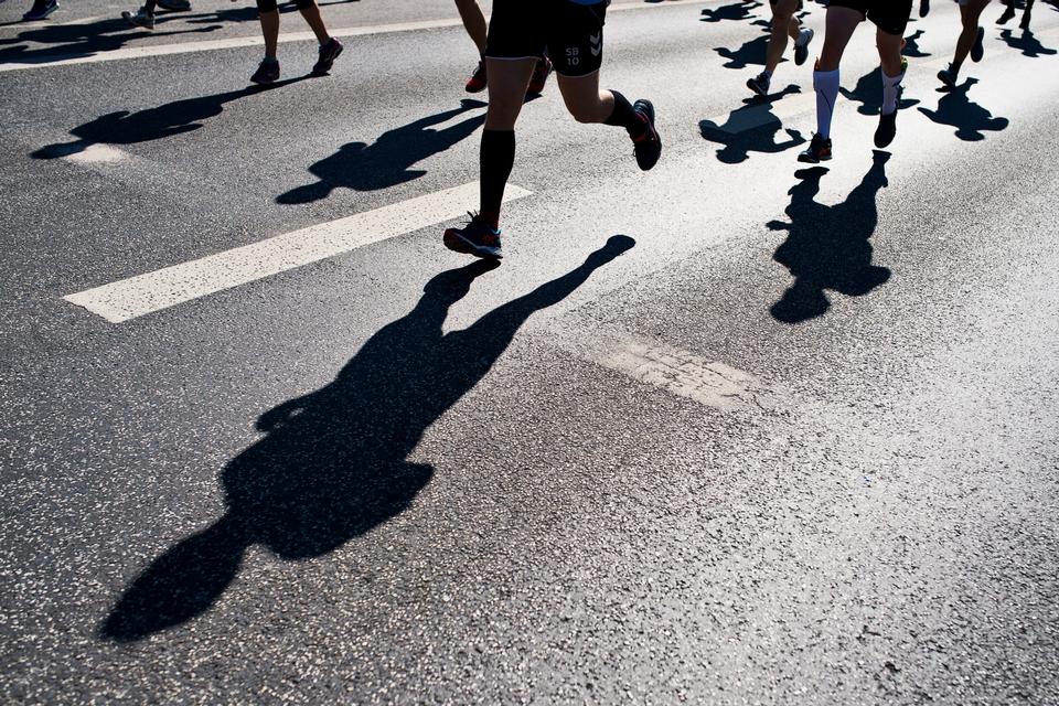 Kl. 9.30 i morges lød startskuddet til Copenhagen Marathon 2017. Solen skinnede fra en skyfri himmel, og 8.100 løbere nåede hele vejen til målstregen.  Janus Engel/POLFOTO