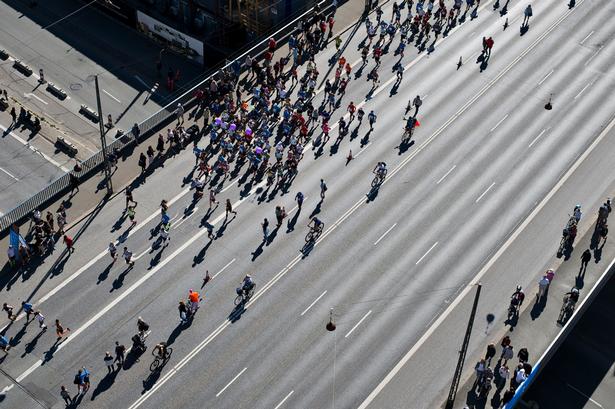 Kl. 9.30 i morges lød startskuddet til Copenhagen Marathon 2017. Solen skinnede fra en skyfri himmel, og 8.100 løbere nåede hele vejen til målstregen.  