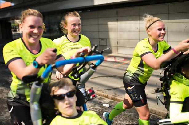 Kl. 9.30 i morges lød startskuddet til Copenhagen Marathon 2017. Solen skinnede fra en skyfri himmel, og 8.100 løbere nåede hele vejen til målstregen.  