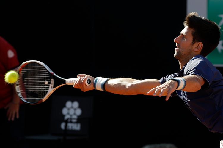Oven på finalenederlaget i Rom har Novak Djokovic hyret Andre Agassi som træner under French Open.  
