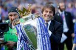 Som den fjerde italiener på otte år fik Antonio Conte i går fingre i Premier League-trofæet.  