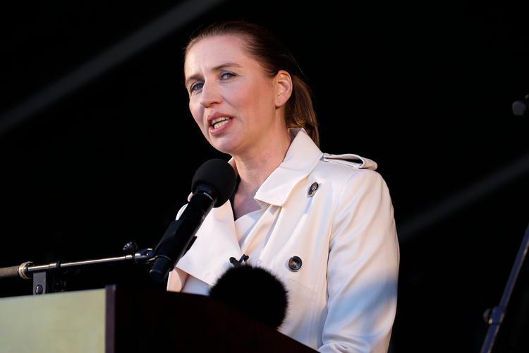 Mette Frederiksen holder tale 1. maj i Kongens Have i Odense.  