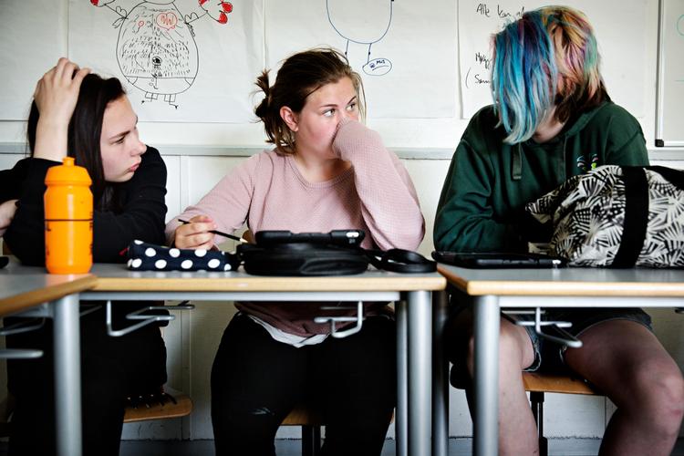 De tre elever kan sammen med deres klassekammerater fra 8.A på Dalmose Skole sikre skolen 1,3 millioner kroner, hvis de næste sommer får bedre karakterer til afgangseksamen, end sidste års 9. klasse. 
