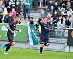 På et straffespark begået mod Maryin Spelmann (tv.) scorede Morten 'Duncan' Rasmussen AGF's mål til 1-1. 