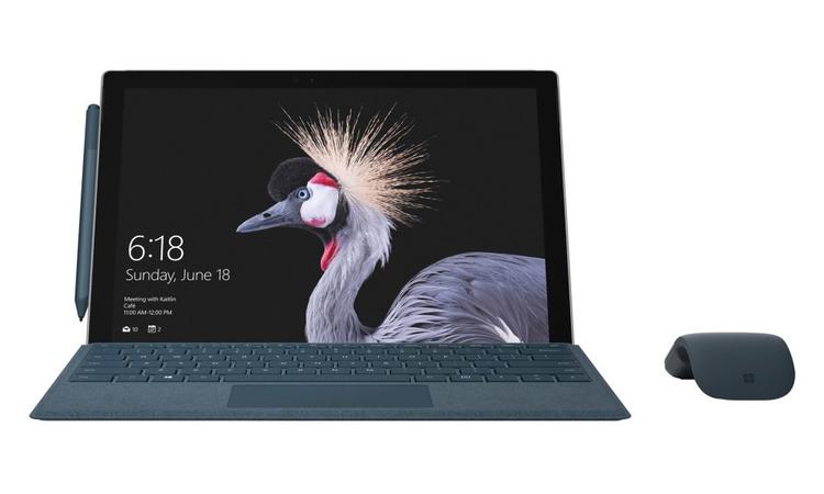 Den måske største nyhed ved Microsofts seneste udgave af den populære Surface Pro-tablet, er at tastaturetcoveret TYPE nu er meget tæt på at være et helt almindeligt laptop-tastatur. Bortset fra, at det er lavet i Alcantara-stof. 