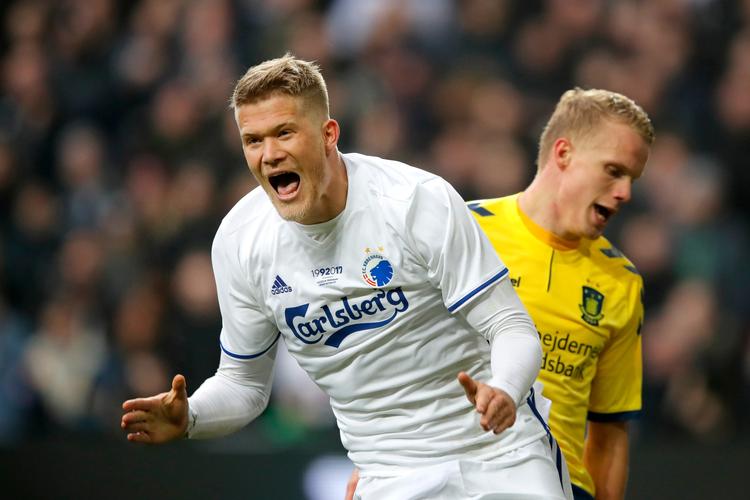 Det er tilfældigt og handler om held og uheld, at Andreas Cornelius ikke har scoret mod Brøndby, mener han. Her ærgrer han sig over en brændt chance i den seneste kamp mod holdet fra Vestegnen. 