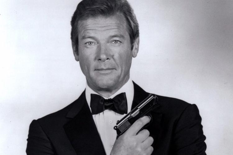 I 1973 indspillede Roger Moore den første af sine syv James Bond-film - 'Live and Let Die'. 
Han havde rollen som 007 i 12 år.
 