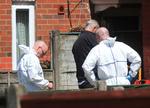 Politiet ransager den mistænkte Salman Abedis hjem. Den 22-årige mand var født i Manchester. Foto: Danny Lawson/AP 