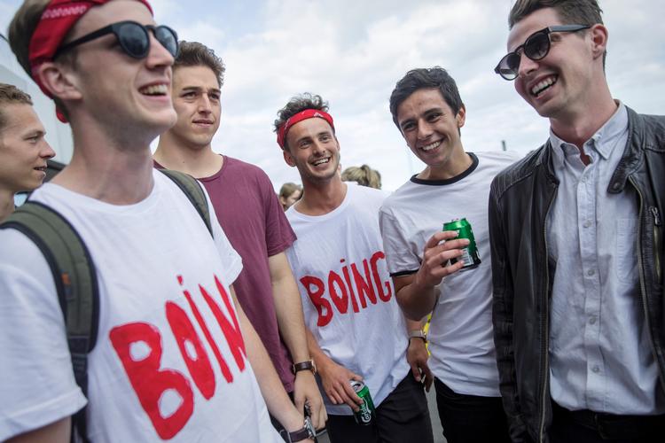 Peter Emil Colding (tv.) glæder sig til aftenens Nik og Jay koncert. Men selv om flokken fra Gentofte har en fest, kan det ikke ungås, at tankerne fra tid til anden falder på mandagens terrorangreb i Manchester. 