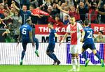 Målscorerne Paul Pogba (tv.) og Henrikh Mkhitaryan jubler, efter armeneren har scoret mål til 2-0 lige efter pausen. 
